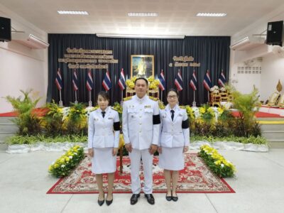 พิธีเจริญพระพุทธมนต์ทำบุญตักบาตร และพิธีวางพานพุ่ม เนื่องในวันคล้ายวันพระบรมราชสมภพ พระบาทสมเด็จพระบรมชนกาธิเบศร มหาภูมิพลอดุลยเดชมหาราช บรมนาถบพิตร วันชาติ และวันพ่อแห่งชาติ
